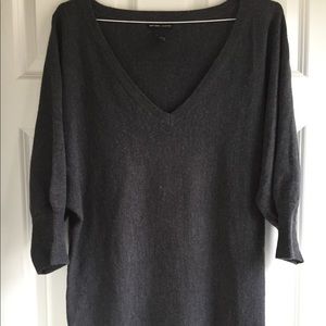 ⏰ NY&C Long v-neck sweater
